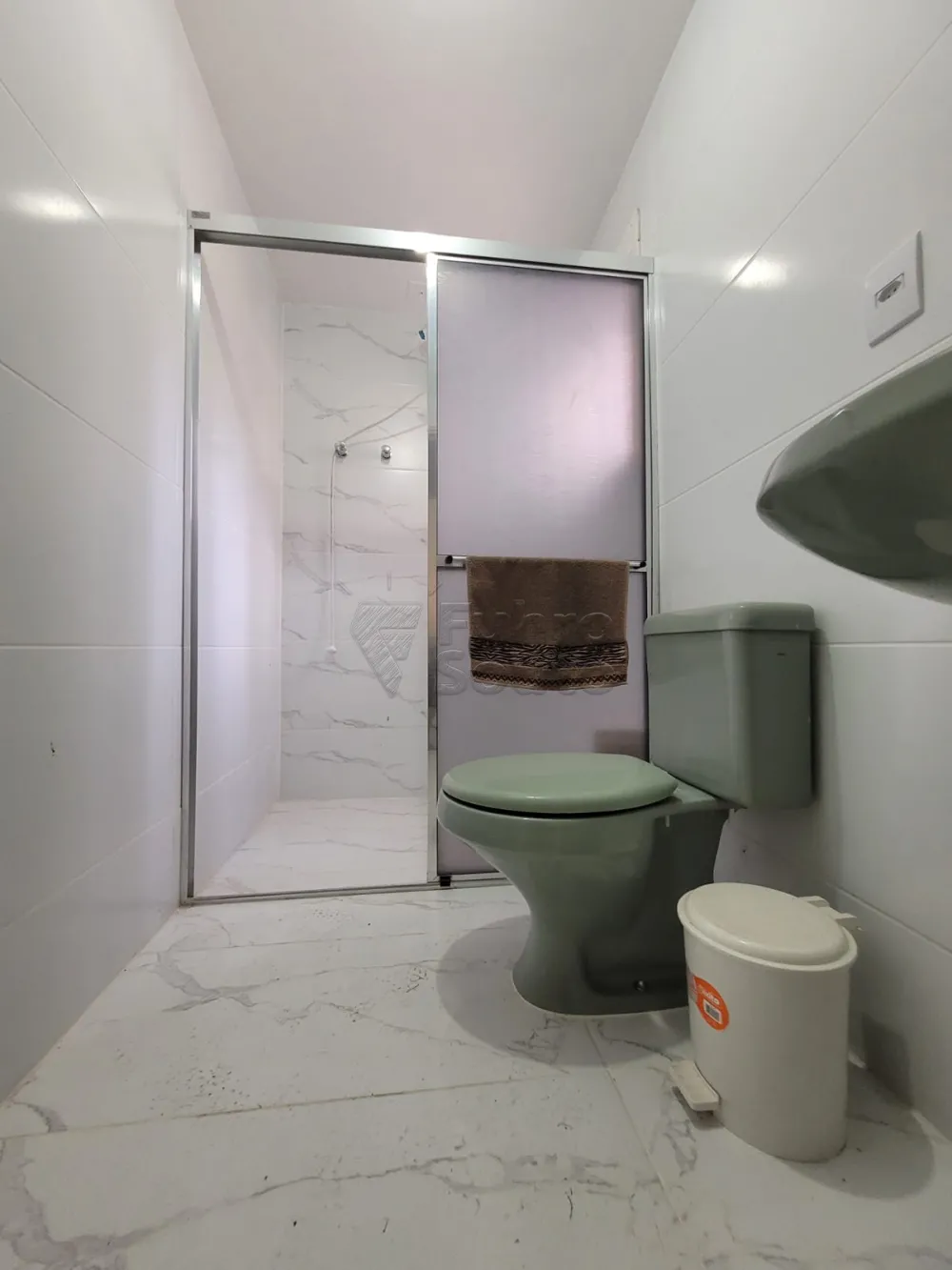 Comprar Casa / Padr&atilde;o em Pelotas R$ 390.000,00 - Foto 11