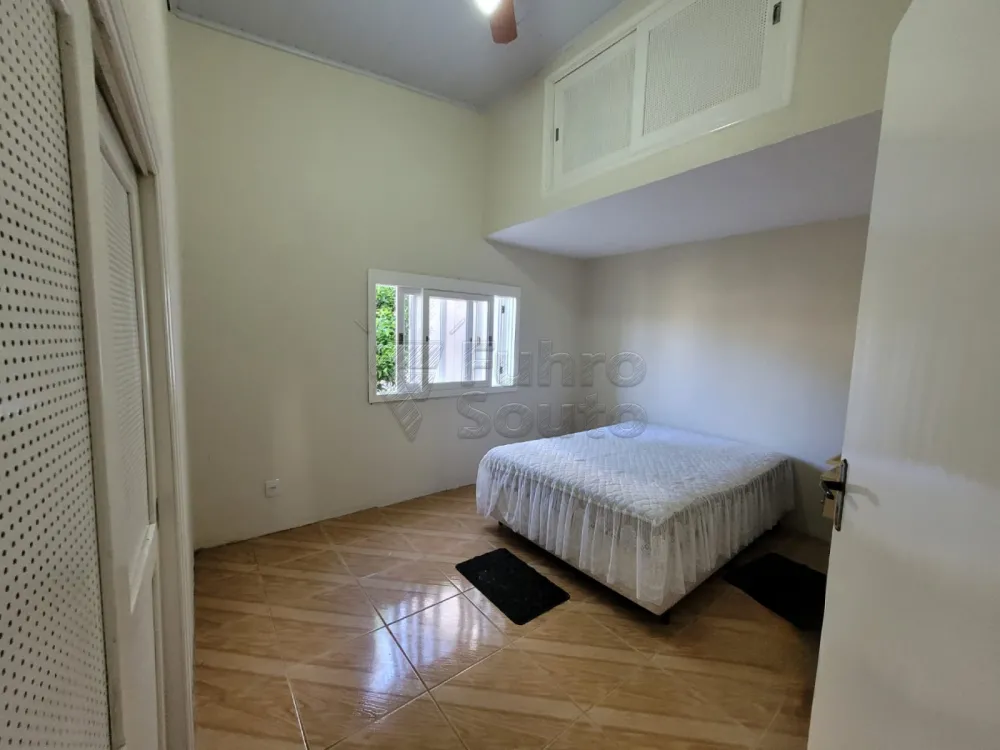 Comprar Casa / Padr&atilde;o em Pelotas R$ 390.000,00 - Foto 7