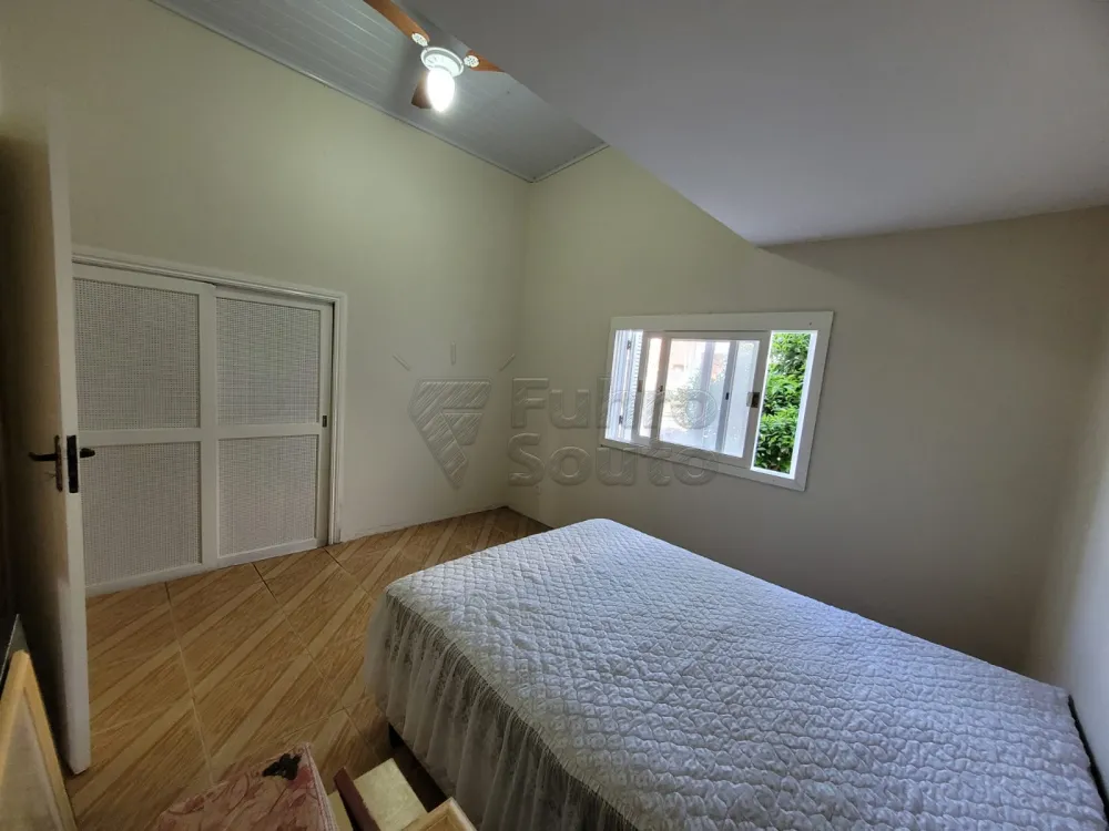 Comprar Casa / Padr&atilde;o em Pelotas R$ 390.000,00 - Foto 8