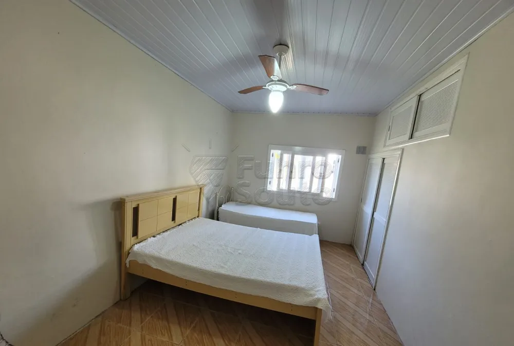 Comprar Casa / Padr&atilde;o em Pelotas R$ 390.000,00 - Foto 9