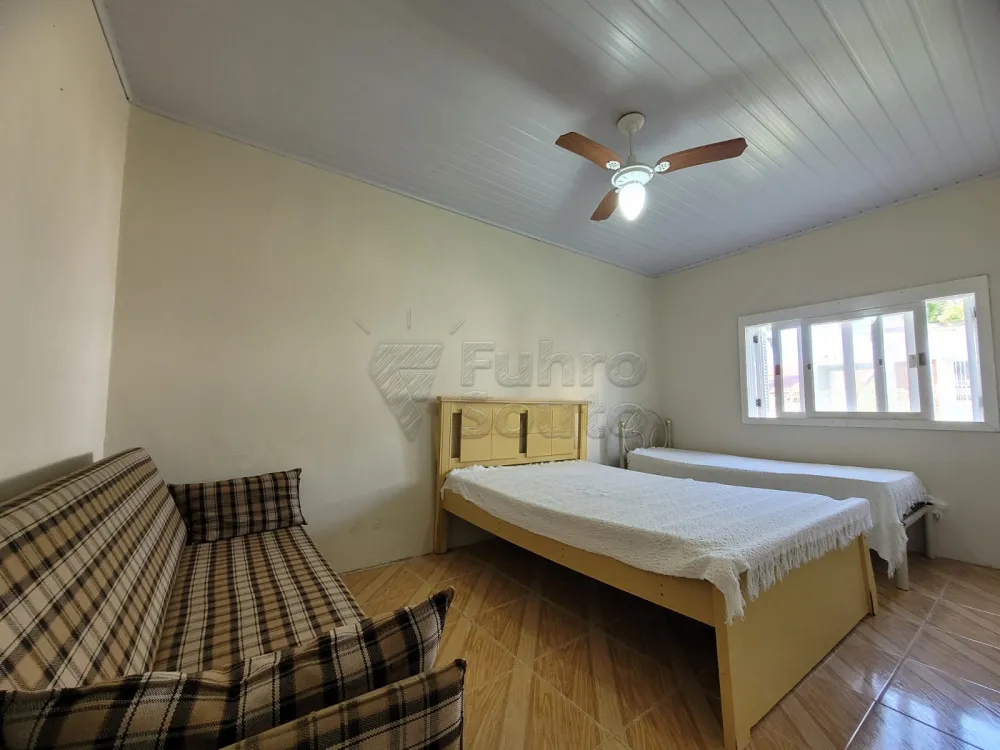 Comprar Casa / Padr&atilde;o em Pelotas R$ 390.000,00 - Foto 10