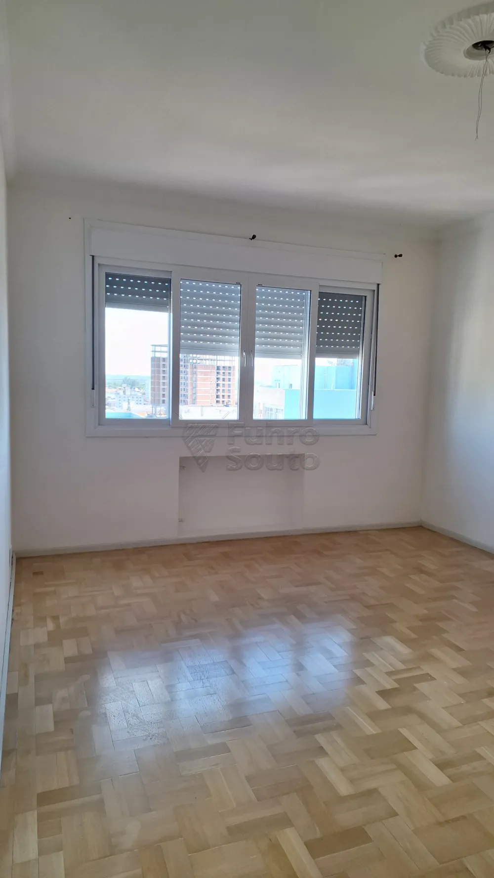 Comprar Apartamento / Padr&atilde;o em Pelotas R$ 460.000,00 - Foto 3