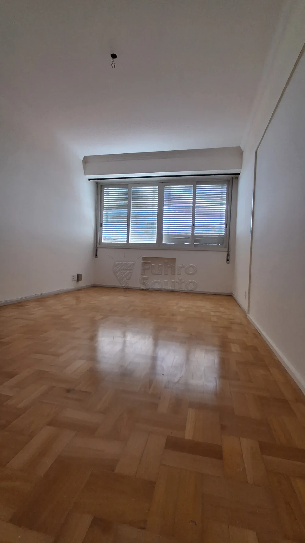 Comprar Apartamento / Padr&atilde;o em Pelotas R$ 460.000,00 - Foto 4
