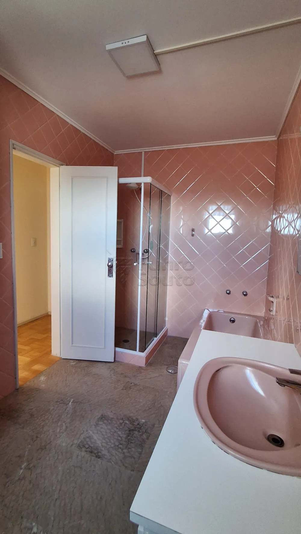 Comprar Apartamento / Padr&atilde;o em Pelotas R$ 460.000,00 - Foto 5