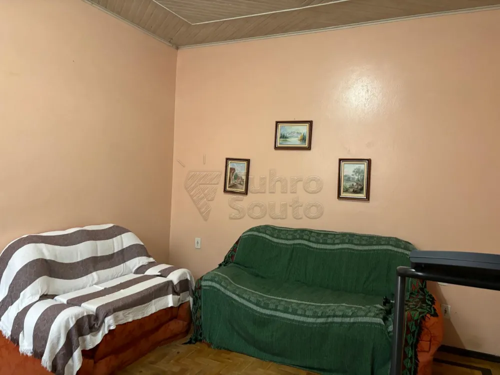 Comprar Casa / Padr&atilde;o em Pelotas R$ 390.000,00 - Foto 1