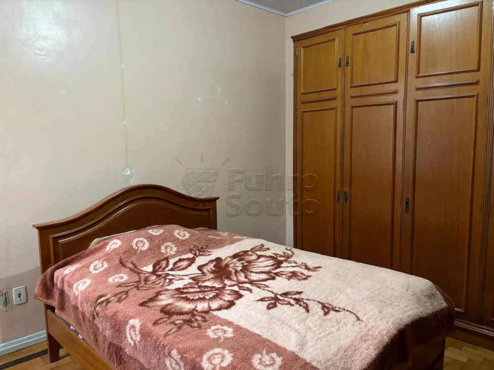 Comprar Casa / Padr&atilde;o em Pelotas R$ 390.000,00 - Foto 5