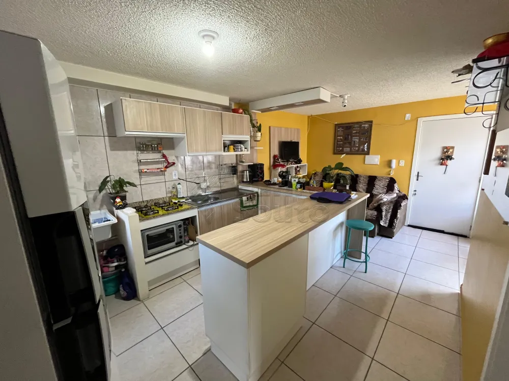 Comprar Apartamento / Padr&atilde;o em Pelotas R$ 140.000,00 - Foto 2