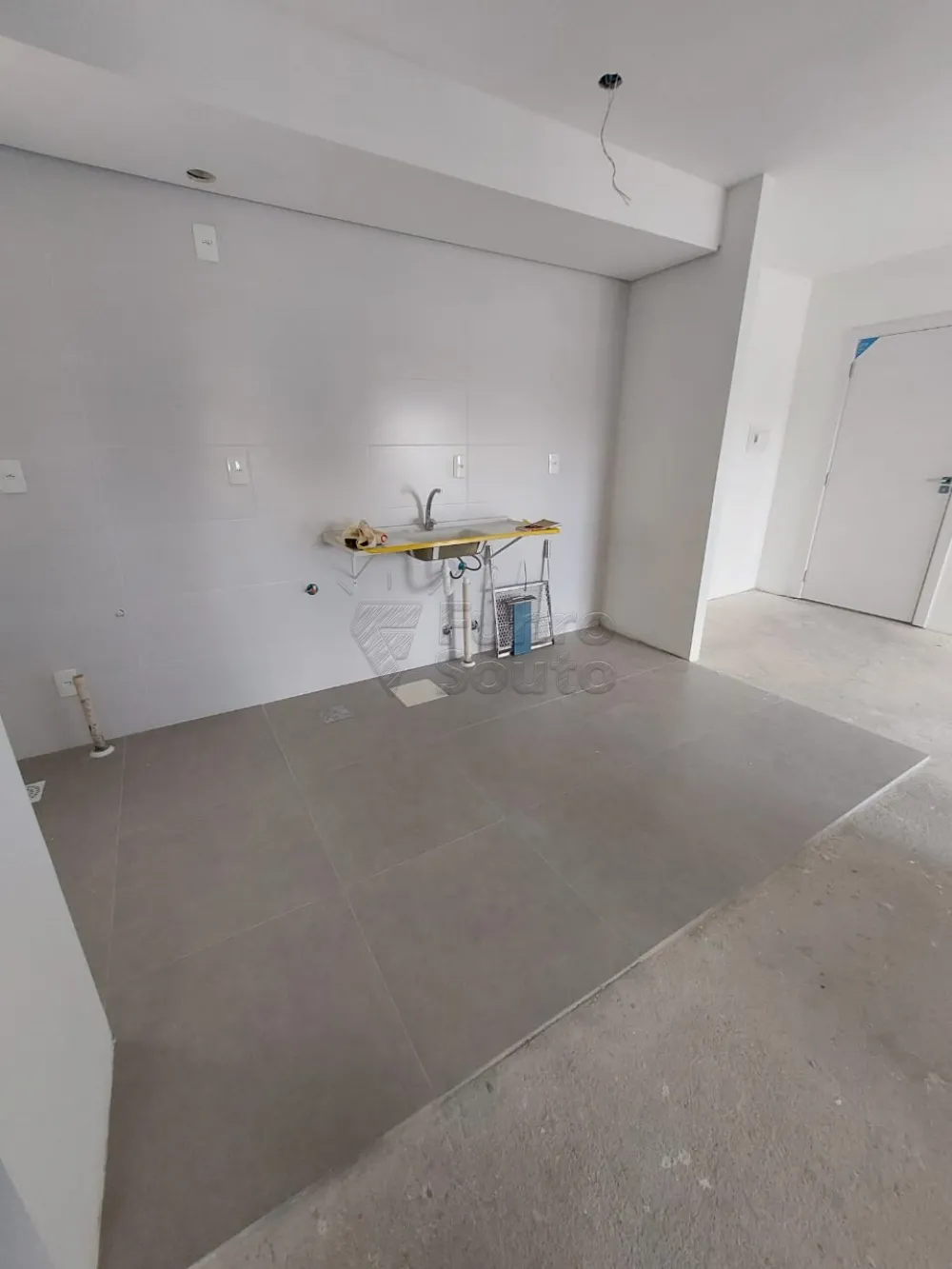 Comprar Apartamento / Padr&atilde;o em Pelotas R$ 217.300,00 - Foto 3