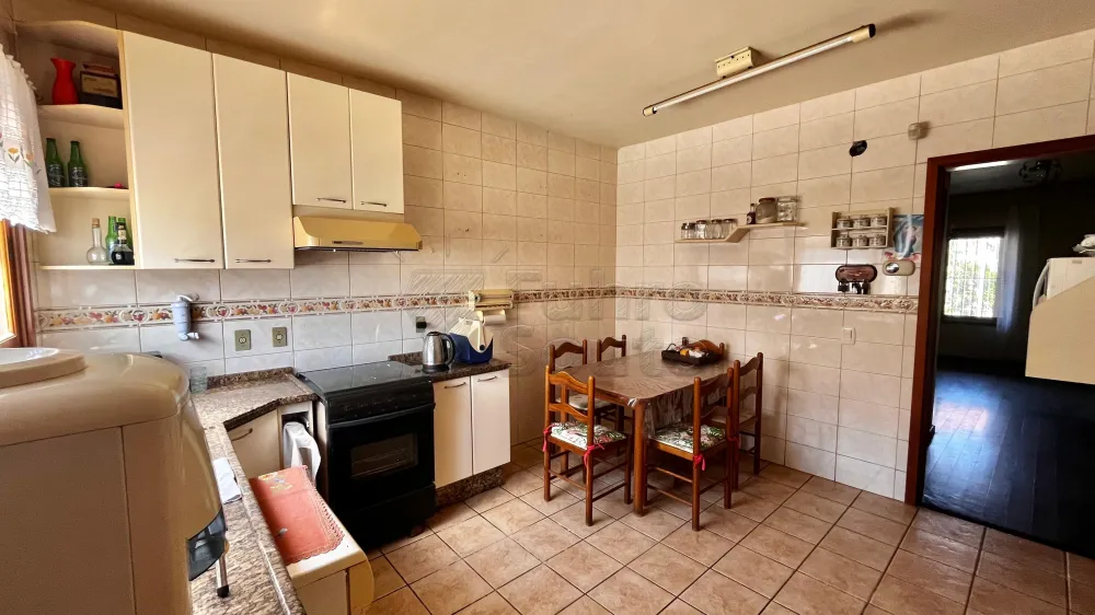 Comprar Casa / Padr&atilde;o em Pelotas R$ 1.350.000,00 - Foto 4