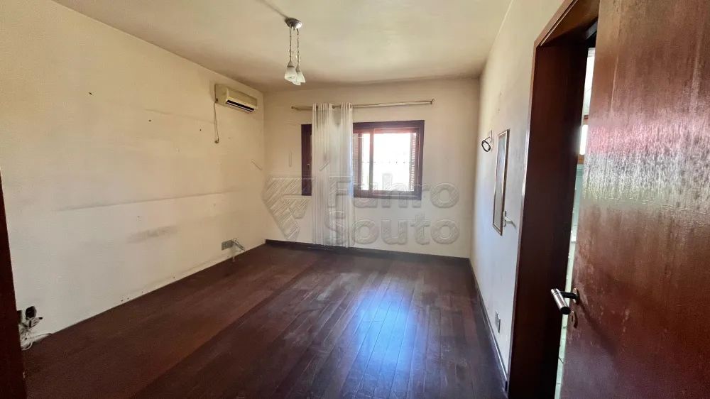 Comprar Casa / Padr&atilde;o em Pelotas R$ 1.350.000,00 - Foto 8