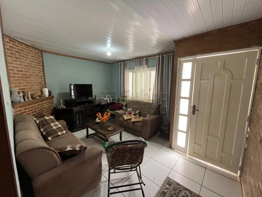 Comprar Casa / Padr&atilde;o em Pelotas R$ 180.000,00 - Foto 2