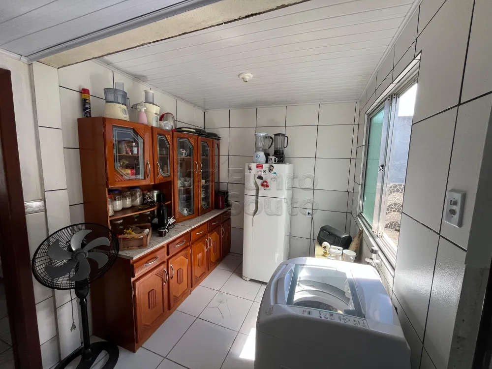 Comprar Casa / Padr&atilde;o em Pelotas R$ 180.000,00 - Foto 4