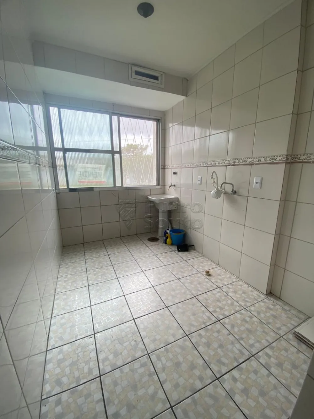 Comprar Apartamento / Padr&atilde;o em Pelotas R$ 195.000,00 - Foto 2