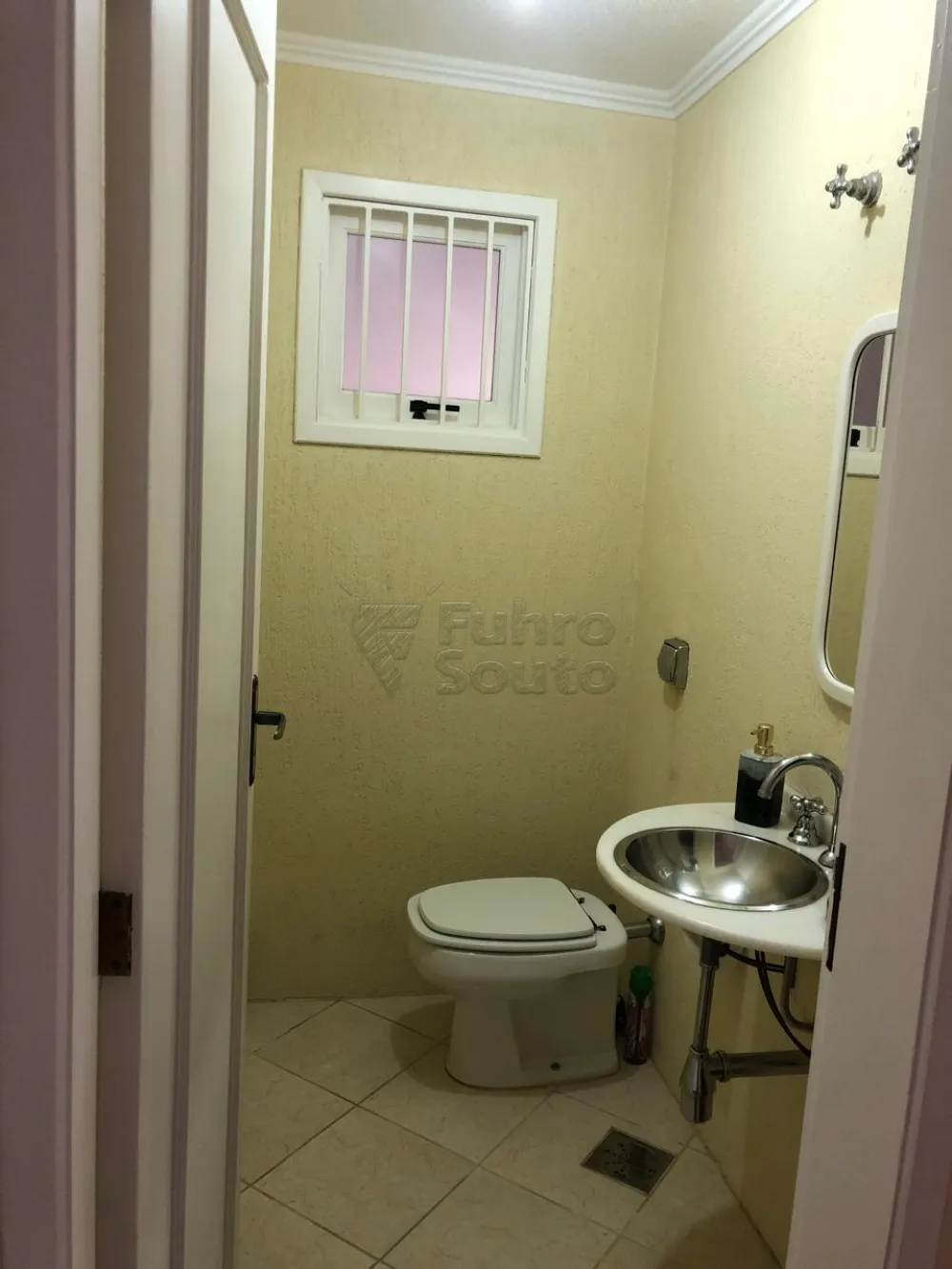 Comprar Casa / Padr&atilde;o em Pelotas R$ 980.000,00 - Foto 12