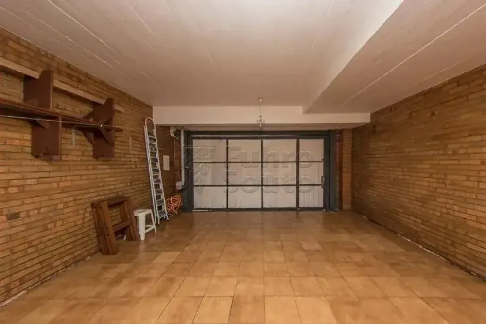 Comprar Casa / Padr&atilde;o em Pelotas R$ 790.000,00 - Foto 9