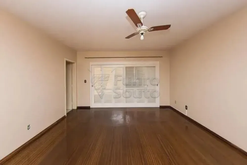 Comprar Casa / Padr&atilde;o em Pelotas R$ 790.000,00 - Foto 5