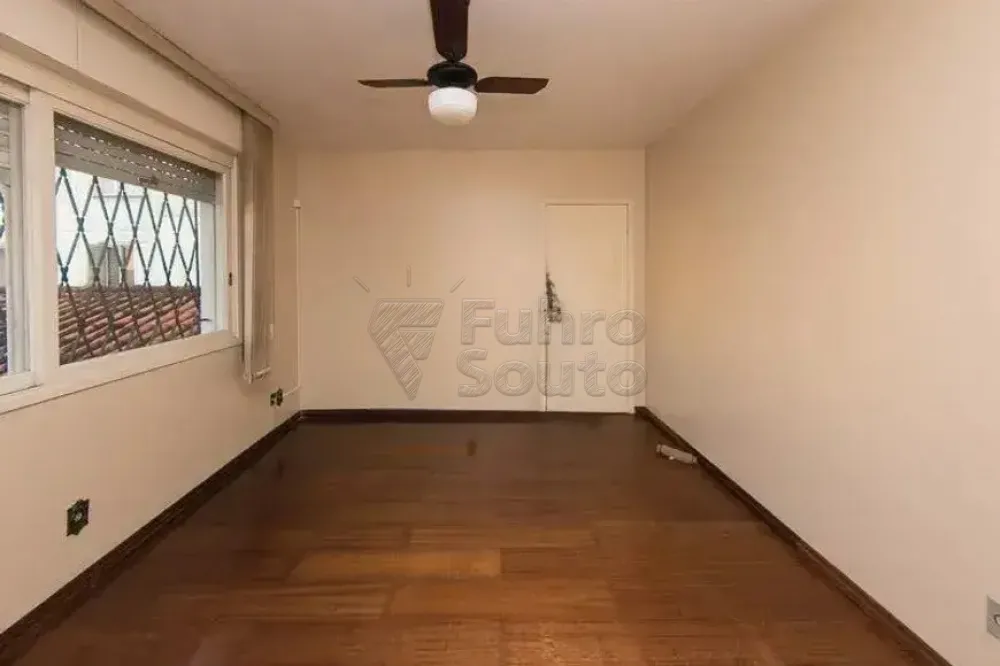 Comprar Casa / Padr&atilde;o em Pelotas R$ 790.000,00 - Foto 6