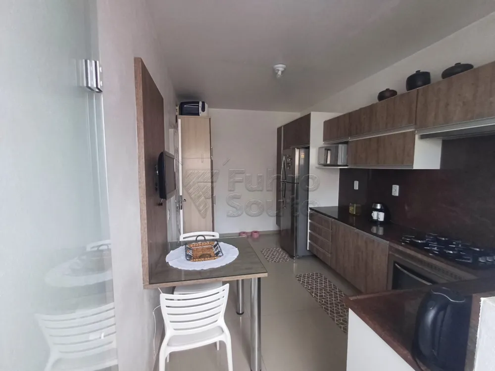 Comprar Apartamento / Padr&atilde;o em Pelotas R$ 265.000,00 - Foto 4