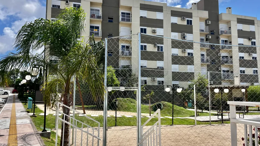 Comprar Apartamento / Padr&atilde;o em Pelotas R$ 235.000,00 - Foto 19