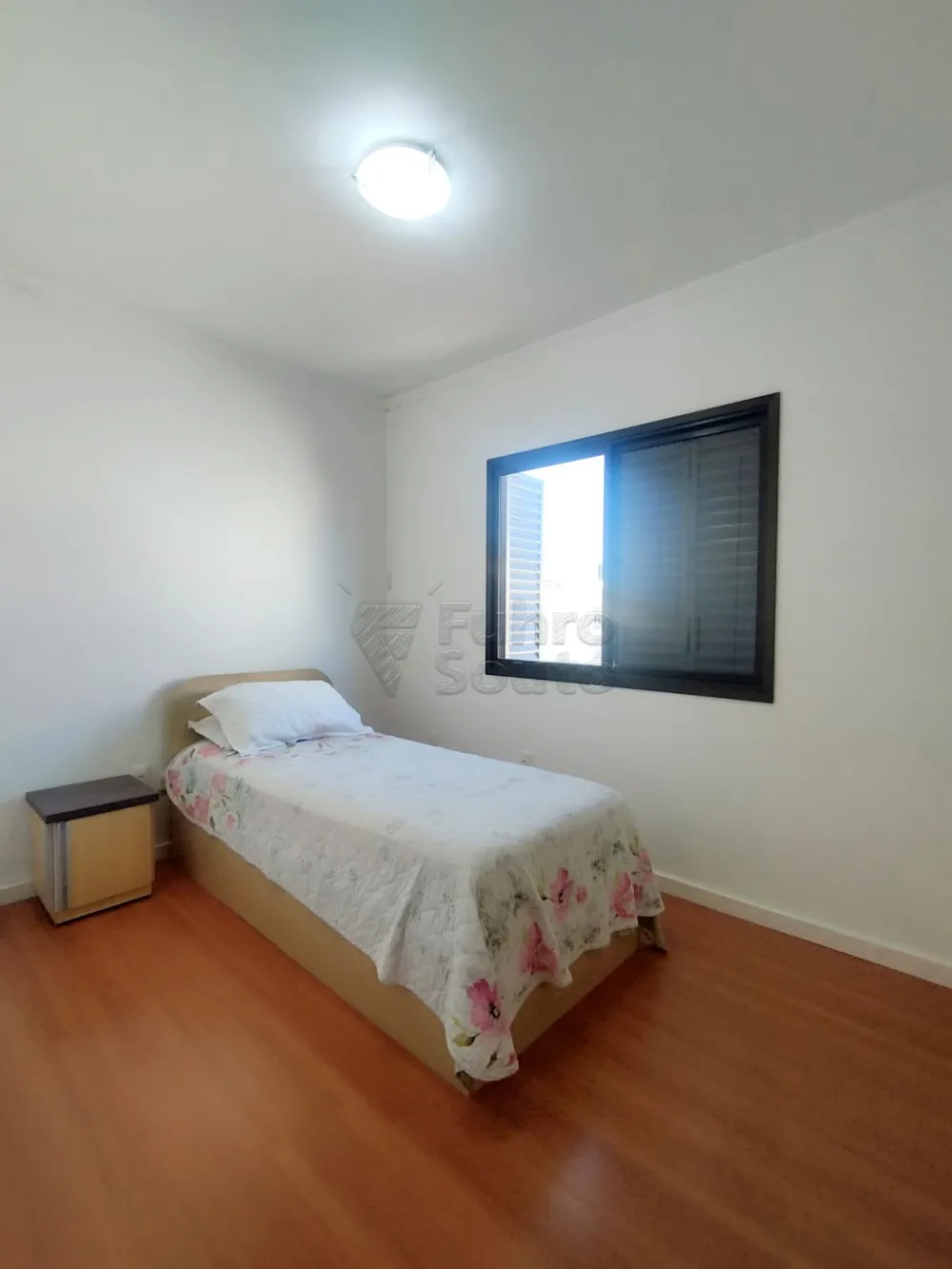 Comprar Apartamento / Padr&atilde;o em Pelotas R$ 375.000,00 - Foto 8