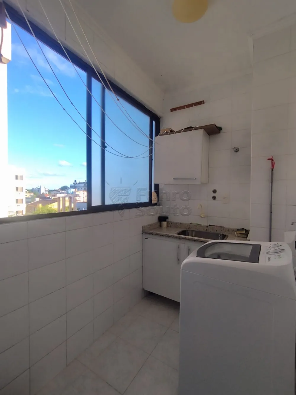Comprar Apartamento / Padr&atilde;o em Pelotas R$ 375.000,00 - Foto 11