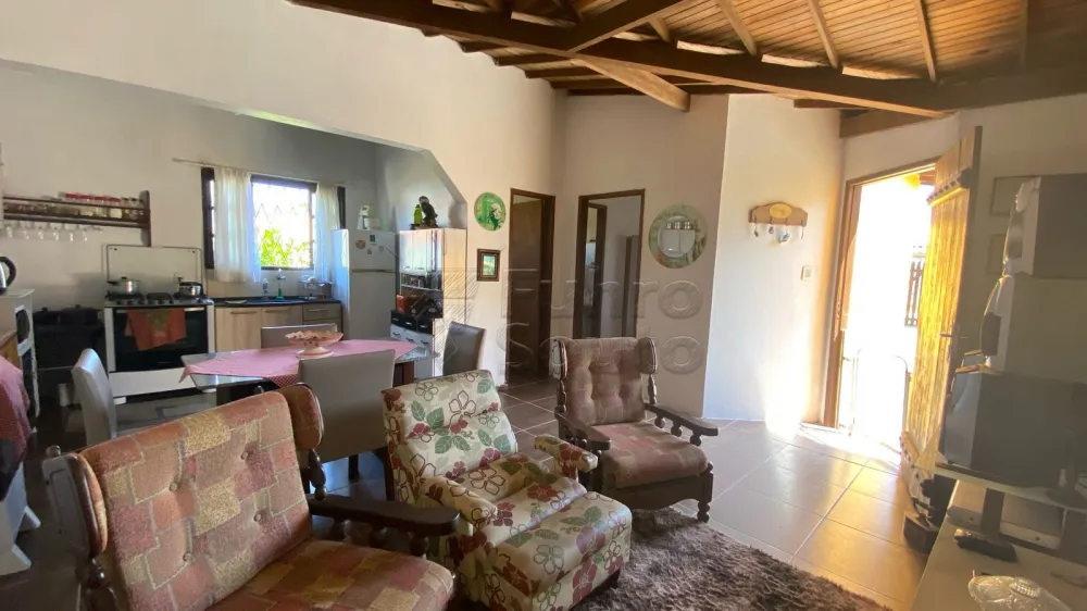 Comprar Casa / Padr&atilde;o em Pelotas R$ 255.000,00 - Foto 2