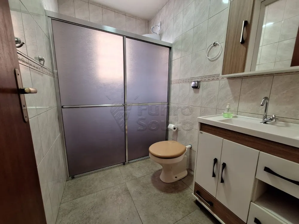 Comprar Casa / Padr&atilde;o em Pelotas R$ 550.000,00 - Foto 10