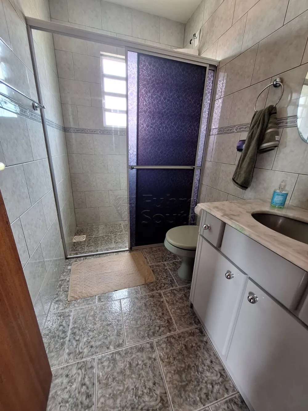 Comprar Casa / Padr&atilde;o em Pelotas R$ 550.000,00 - Foto 9
