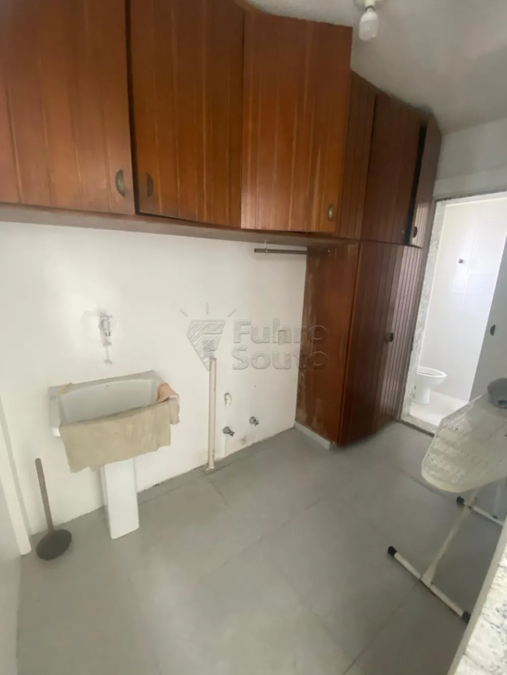 Comprar Apartamento / Padr&atilde;o em Pelotas R$ 450.000,00 - Foto 17