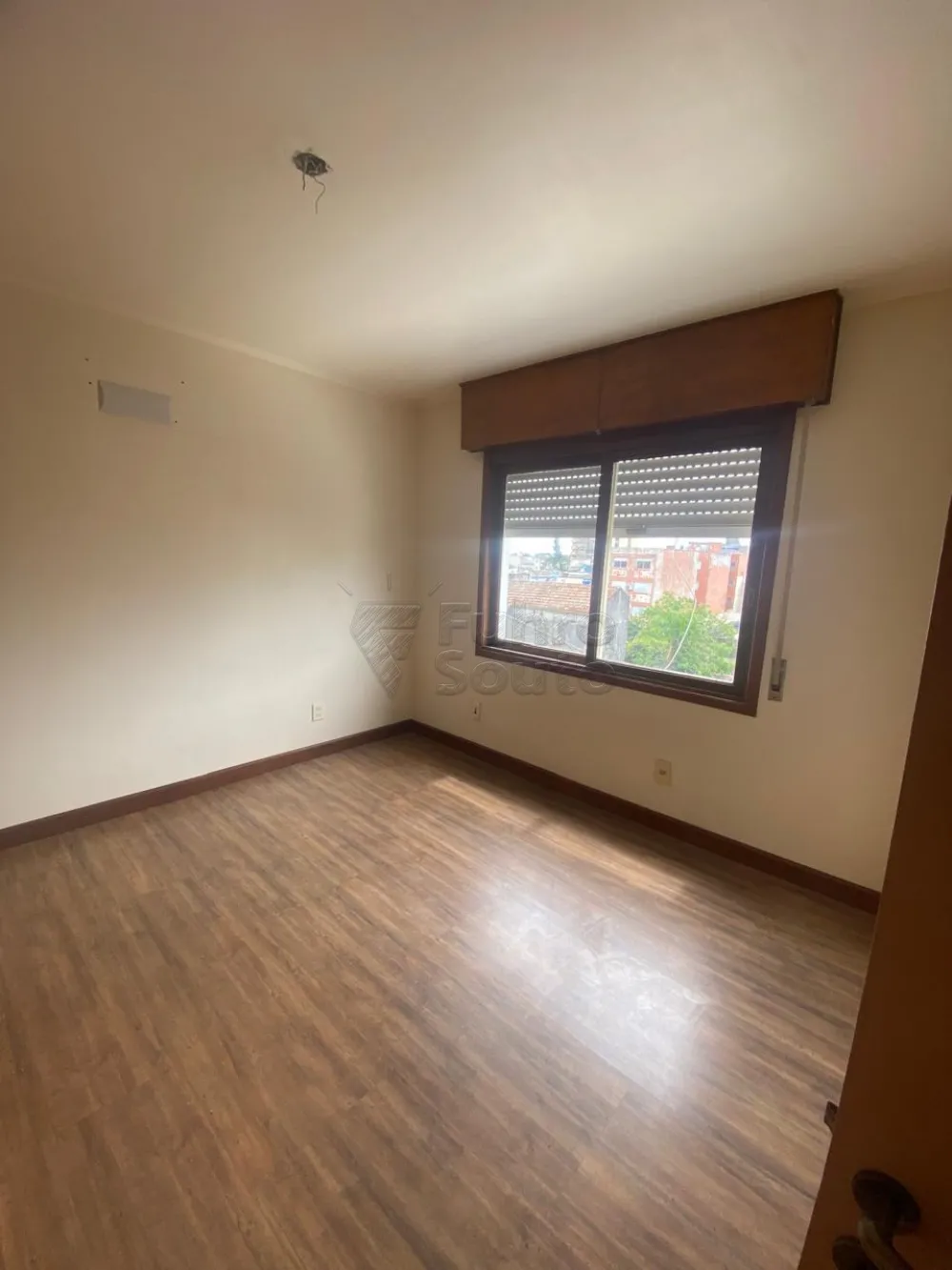Comprar Apartamento / Padr&atilde;o em Pelotas R$ 450.000,00 - Foto 9