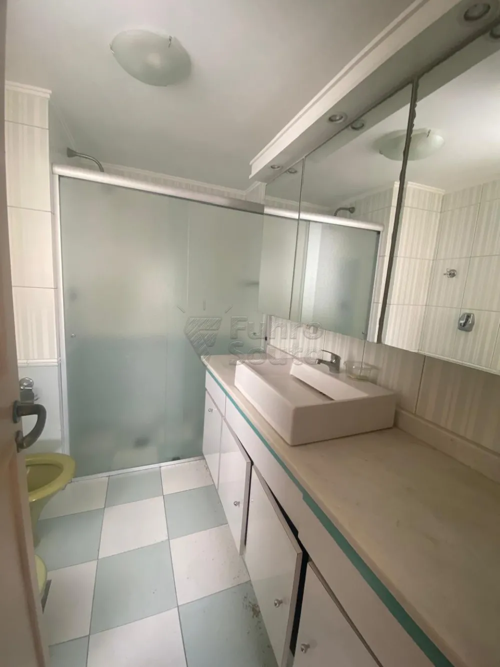 Comprar Apartamento / Padr&atilde;o em Pelotas R$ 450.000,00 - Foto 15