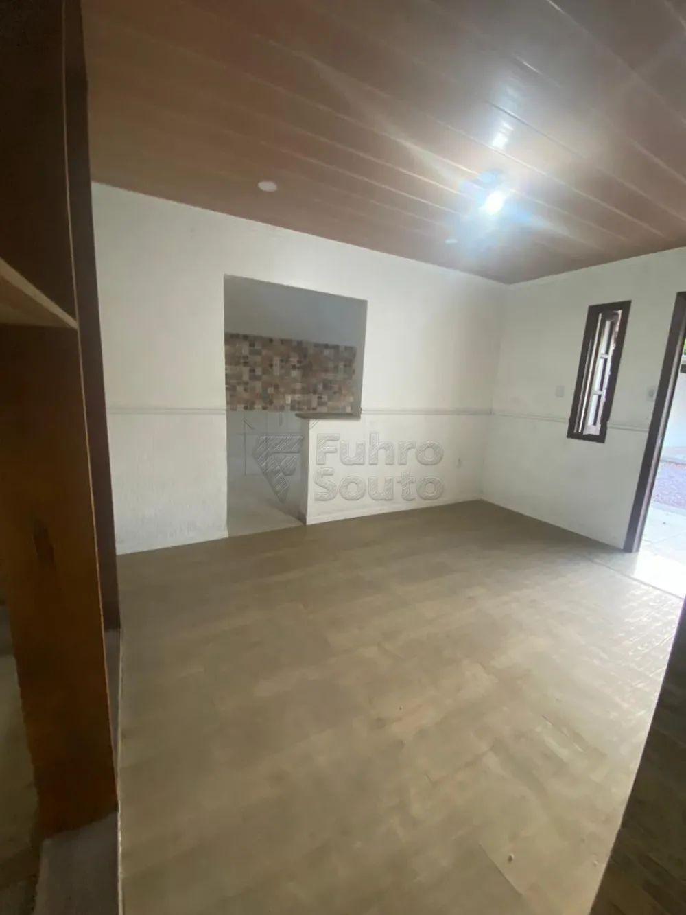 Comprar Casa / Padr&atilde;o em Pelotas R$ 380.000,00 - Foto 5