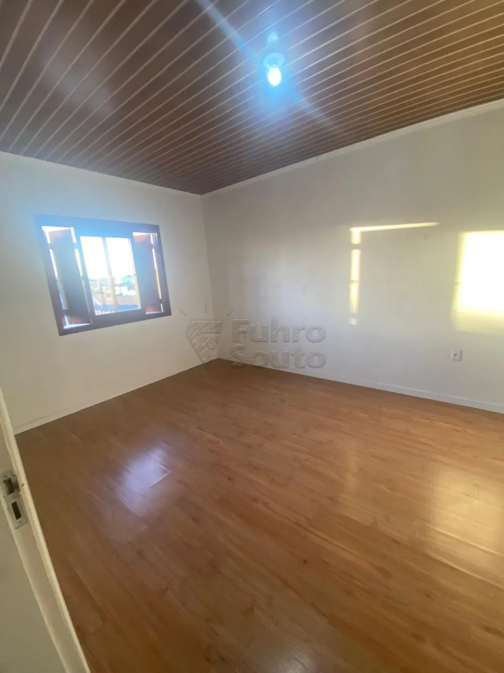 Comprar Casa / Padr&atilde;o em Pelotas R$ 380.000,00 - Foto 9