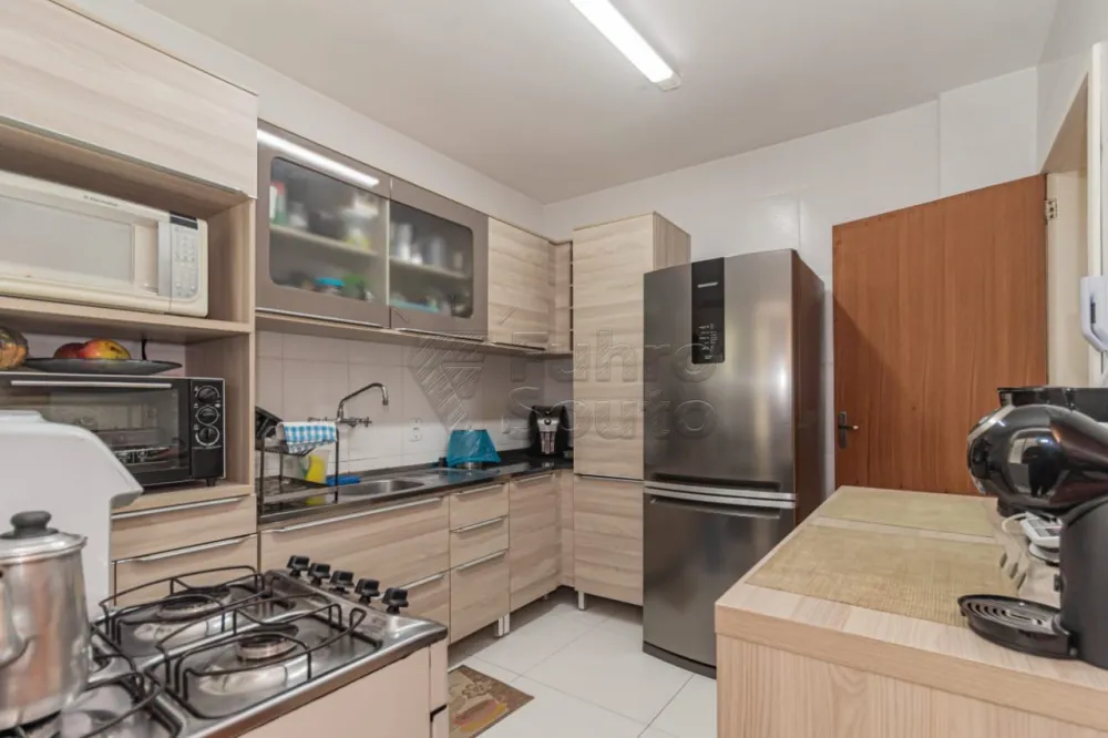 Comprar Apartamento / Padr&atilde;o em Pelotas R$ 424.000,00 - Foto 4