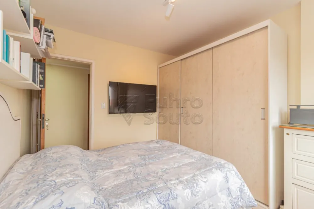Comprar Apartamento / Padr&atilde;o em Pelotas R$ 424.000,00 - Foto 11