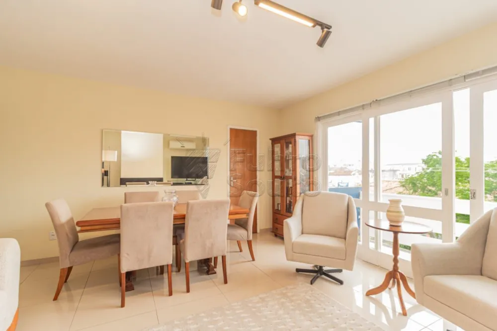 Comprar Apartamento / Padr&atilde;o em Pelotas R$ 424.000,00 - Foto 16