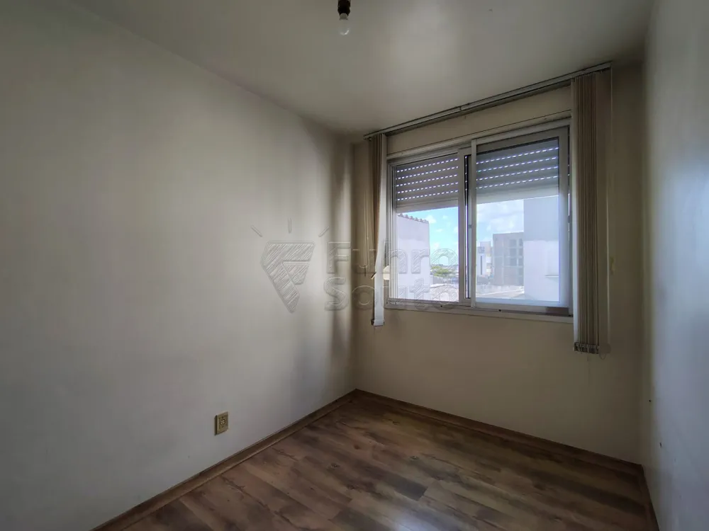 Comprar Apartamento / Padr&atilde;o em Pelotas R$ 280.000,00 - Foto 4