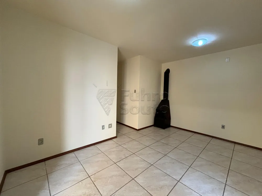 Comprar Apartamento / Padr&atilde;o em Pelotas R$ 250.000,00 - Foto 2
