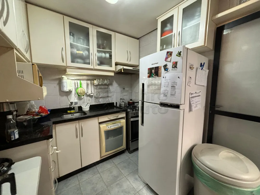 Comprar Apartamento / Padr&atilde;o em Pelotas R$ 280.000,00 - Foto 2