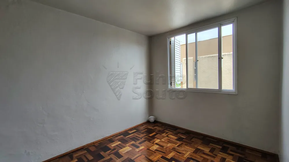 Comprar Apartamento / Padr&atilde;o em Pelotas R$ 175.000,00 - Foto 3