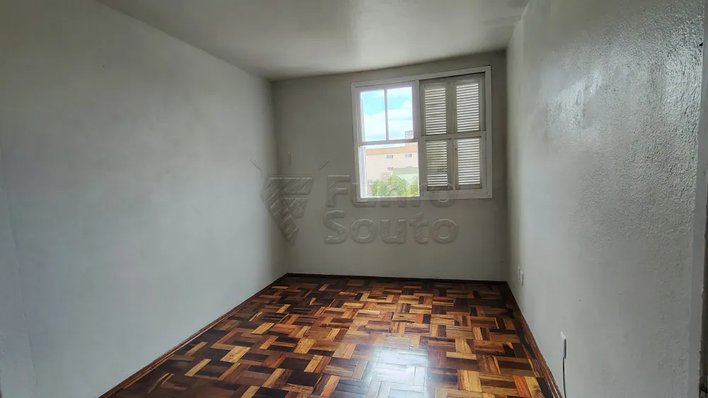 Comprar Apartamento / Padr&atilde;o em Pelotas R$ 175.000,00 - Foto 4