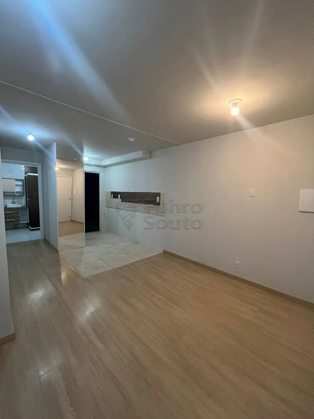 Comprar Apartamento / Padr&atilde;o em Pelotas R$ 170.000,00 - Foto 2
