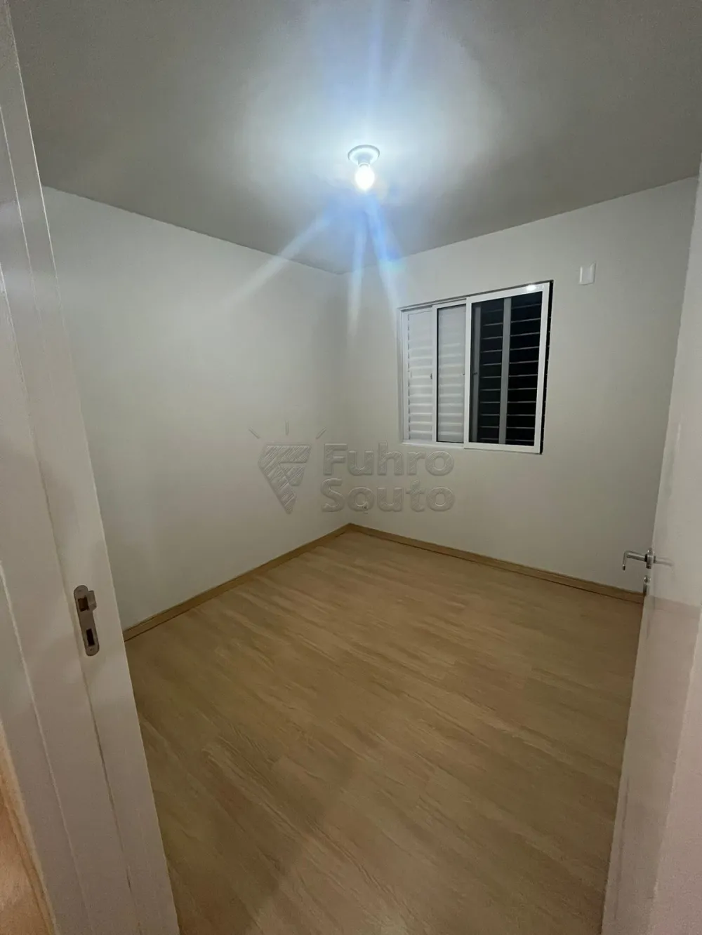 Comprar Apartamento / Padr&atilde;o em Pelotas R$ 170.000,00 - Foto 3