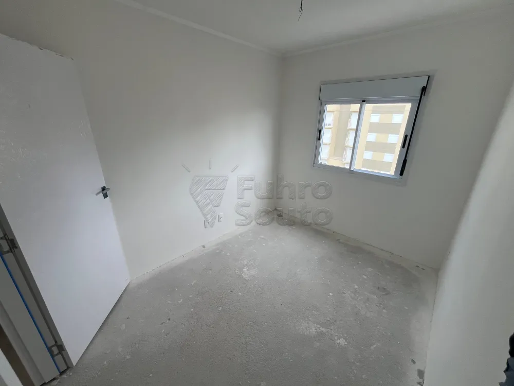 Comprar Apartamento / Padr&atilde;o em Pelotas R$ 245.000,00 - Foto 4