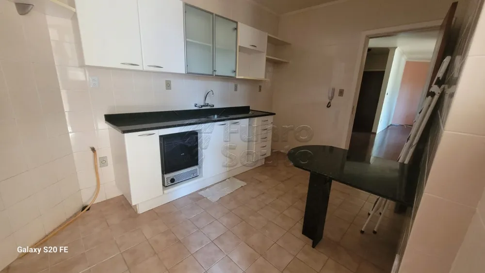 Comprar Apartamento / Padr&atilde;o em Pelotas R$ 720.000,00 - Foto 3