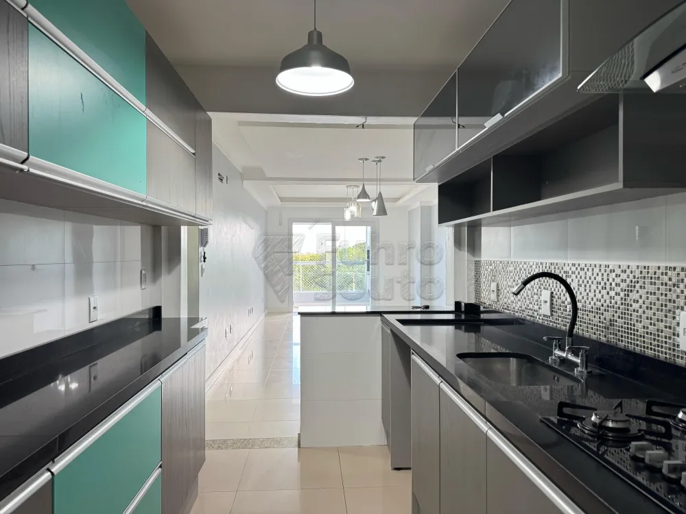 Comprar Apartamento / Padr&atilde;o em Pelotas R$ 795.000,00 - Foto 2