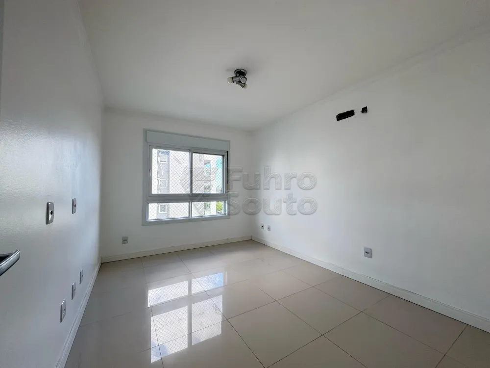 Comprar Apartamento / Padr&atilde;o em Pelotas R$ 795.000,00 - Foto 5