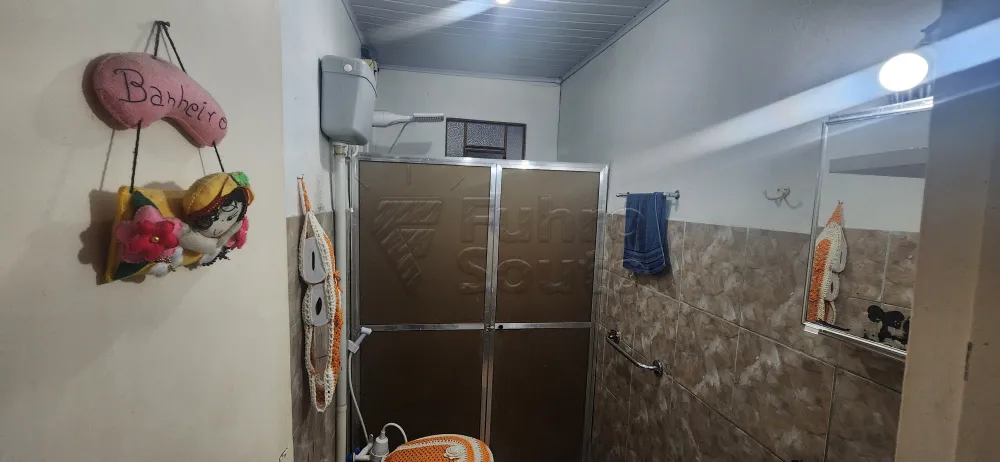 Comprar Casa / Padr&atilde;o em Pelotas R$ 250.000,00 - Foto 5