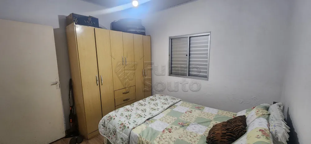 Comprar Casa / Padr&atilde;o em Pelotas R$ 250.000,00 - Foto 4