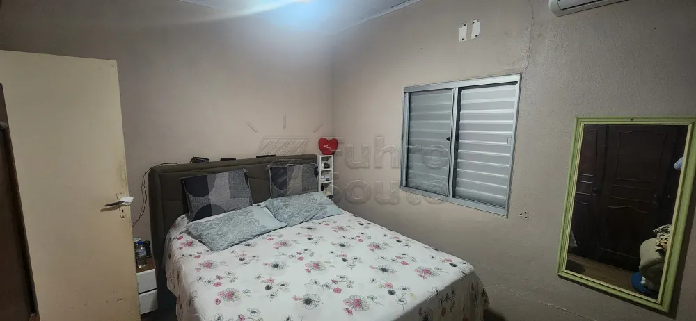 Comprar Casa / Padr&atilde;o em Pelotas R$ 250.000,00 - Foto 2